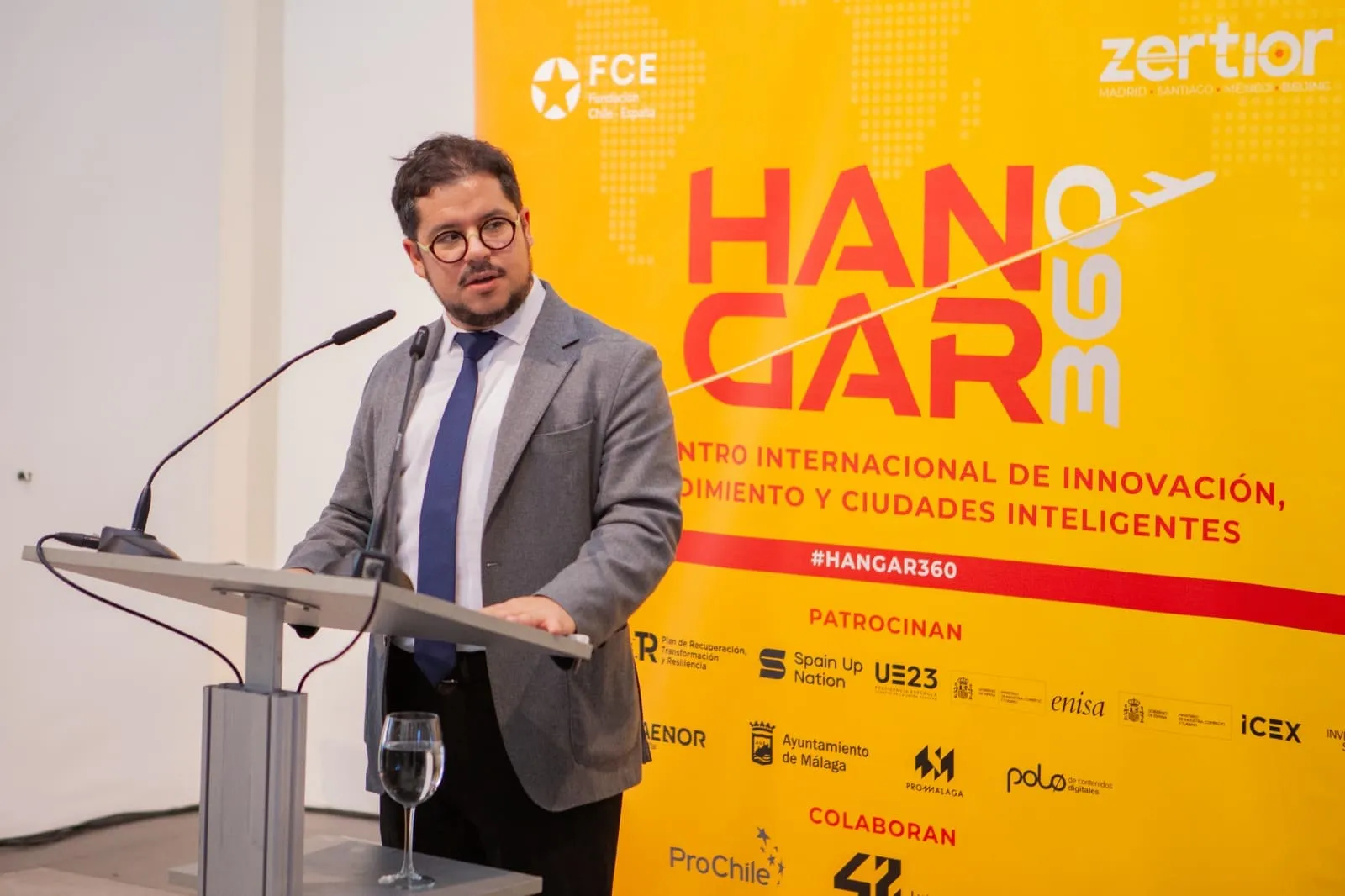 Networking entre participantes en Málaga 2023